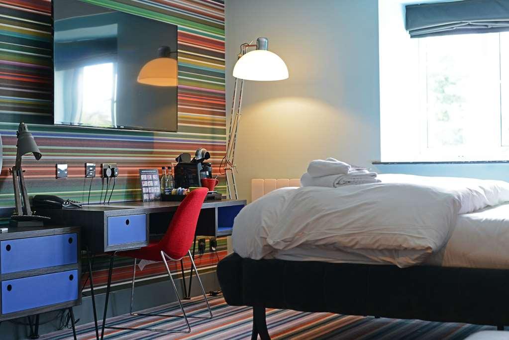 Village Hotel كارديف الغرفة الصورة