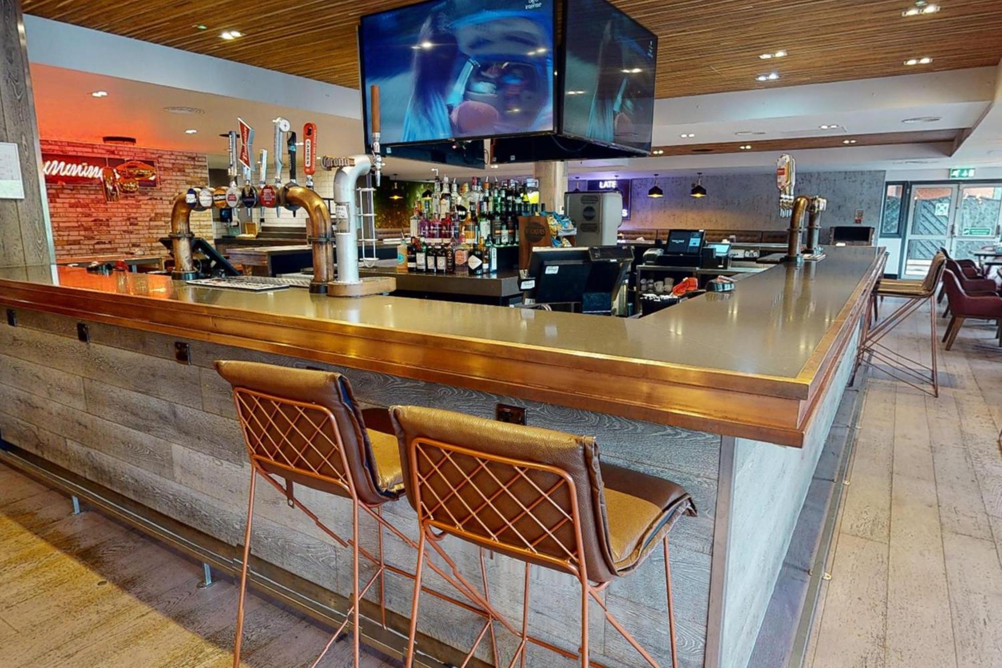 Village Hotel كارديف المظهر الخارجي الصورة